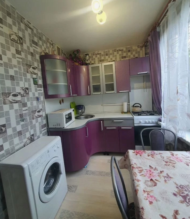 1-к. кв., 35 м², ст. м. Площадь Ленина
