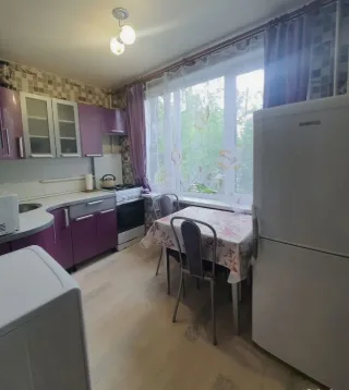 1-к. кв., 35 м², ст. м. Площадь Ленина