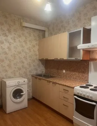 1-к. кв., 38 м², ст. м. Проспект Славы