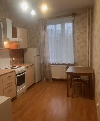 1-к. кв., 38 м², ст. м. Проспект Славы