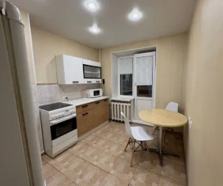 1-к. кв., 40 м², ст. м. Проспект Славы