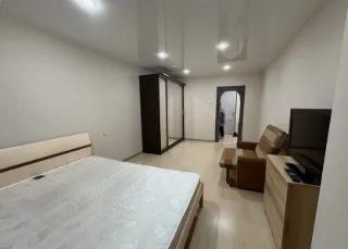 1-к. кв., 40 м², ст. м. Проспект Славы