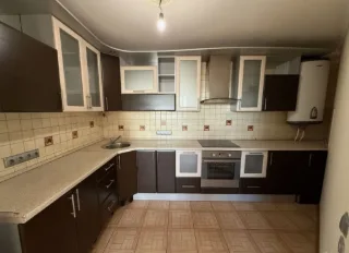 3-к. кв., 65 м², ст. м. Ладожская