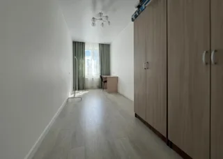 3-к. кв., 56 м², ст. м. Елизаровская